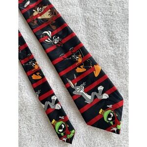 Looney Tunes Mania	Vintage Bugs Daffy Taz Martian Pepe Navy Red Stripes Tie